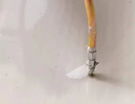 齐河瓷砖空鼓维修公司专业解答在瓷砖铺贴过程中，如果使用的砂料过粗（如全部使用了粗砂），可能会导致以下问题